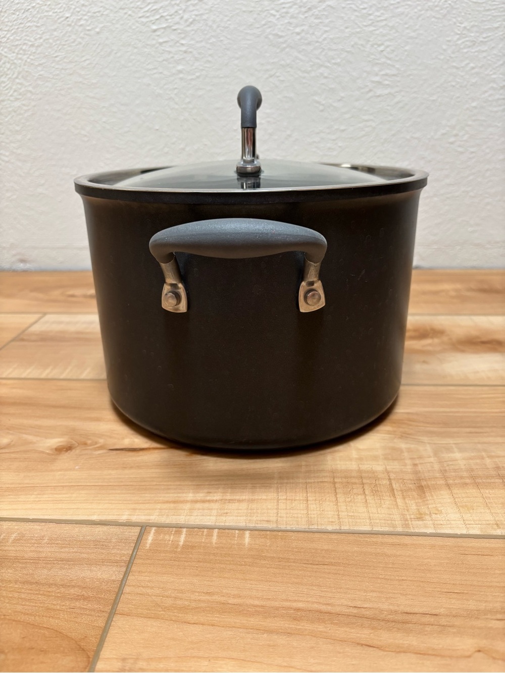 The Pampered Chef Stock Pot with Glass Lid and Soft-Grip Handles - Picture 2 of 14